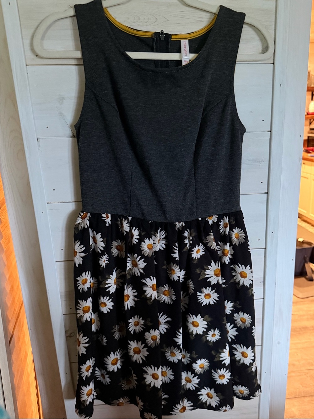 Xhilaration Black & Gray Daisy Print Sleeveless Dress